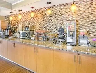 Day\'S Inn & Suites By Wyndham Indianapolis Airport East 