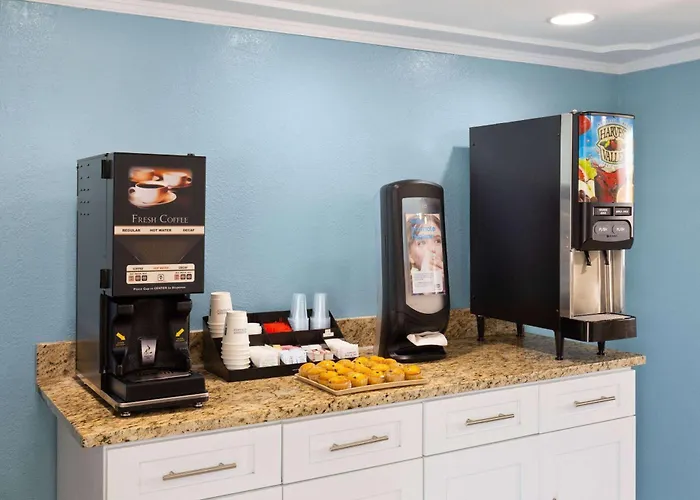 Day\'S Inn & Suites By Wyndham Indianapolis Airport East